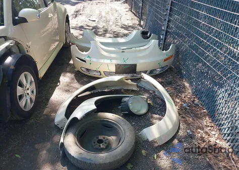 2008 Volkswagen New Beetle S/Se z USA, uszkodzony, nr VIN 3VWRG31C28M518534